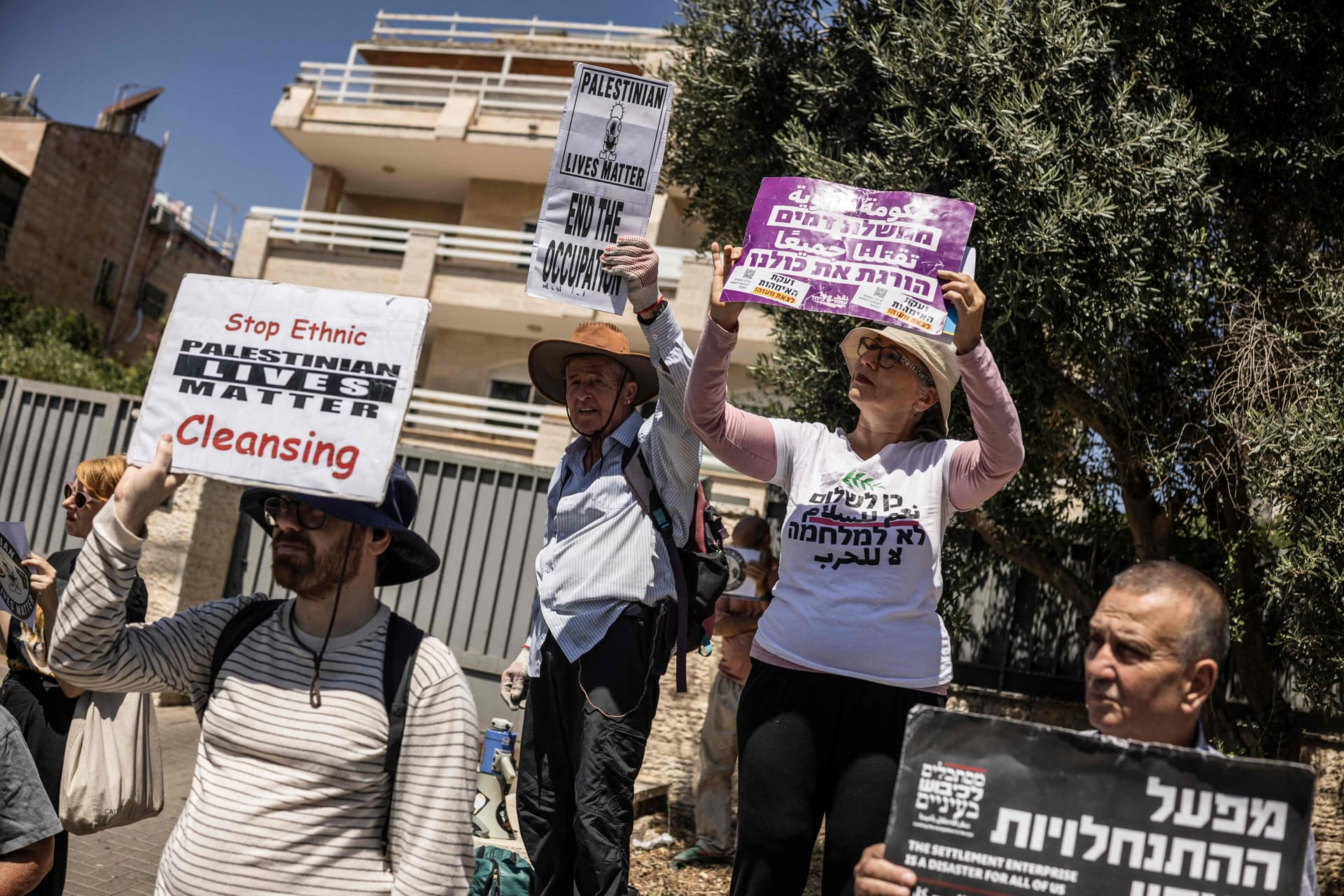 Senior UK rabbis express support for settlement sanctions