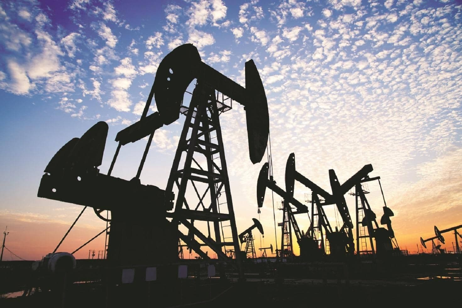 Crude oil futures brace for volatility amid geopolitical uncertainties