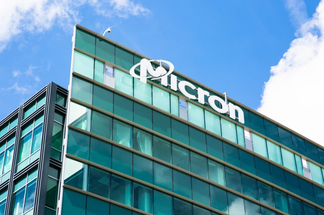 Micron is doubling down on AI memory chips. That could pay off big time for investors.