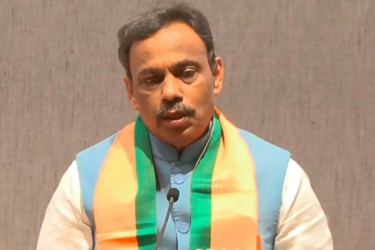 ‘PDA Means Paraya Dhan Apna’: Vinod Tawde’s First Attack On Akhilesh Yadav After Taking Charge In UP