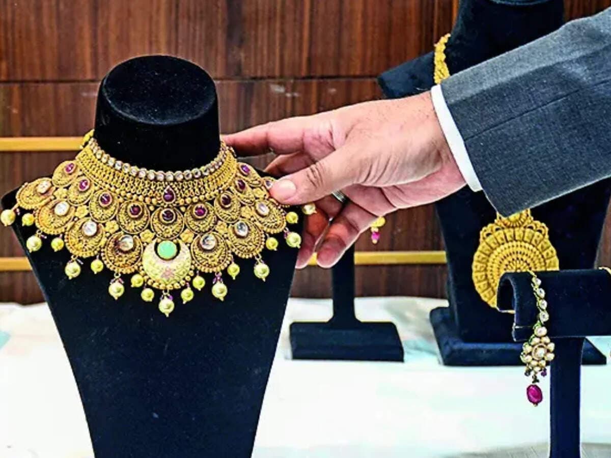 Soaring Gold Prices Drive Consumers Toward Old Jewellery Exchange