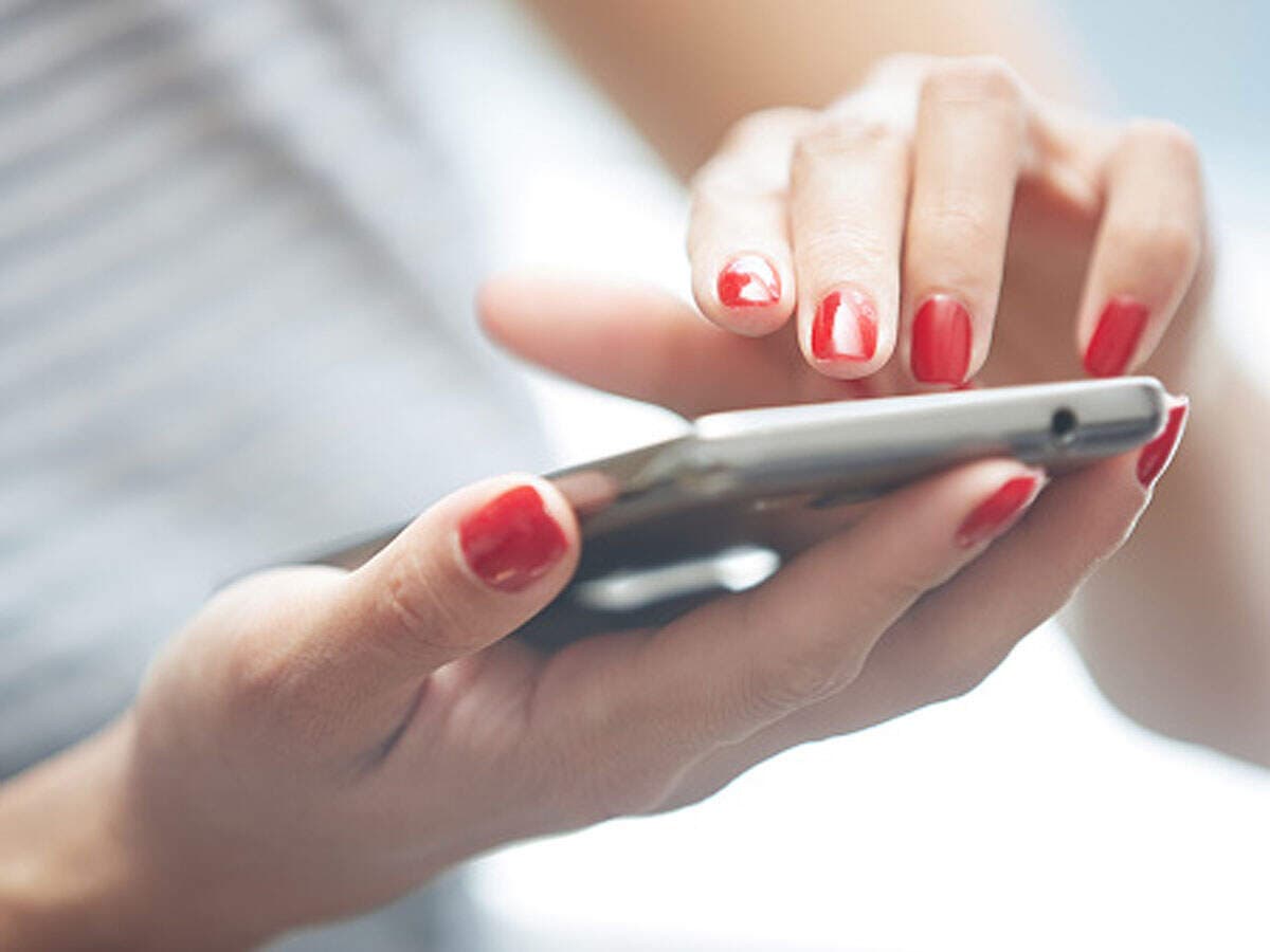 Mobiles phones with low specs make a comeback in premium market