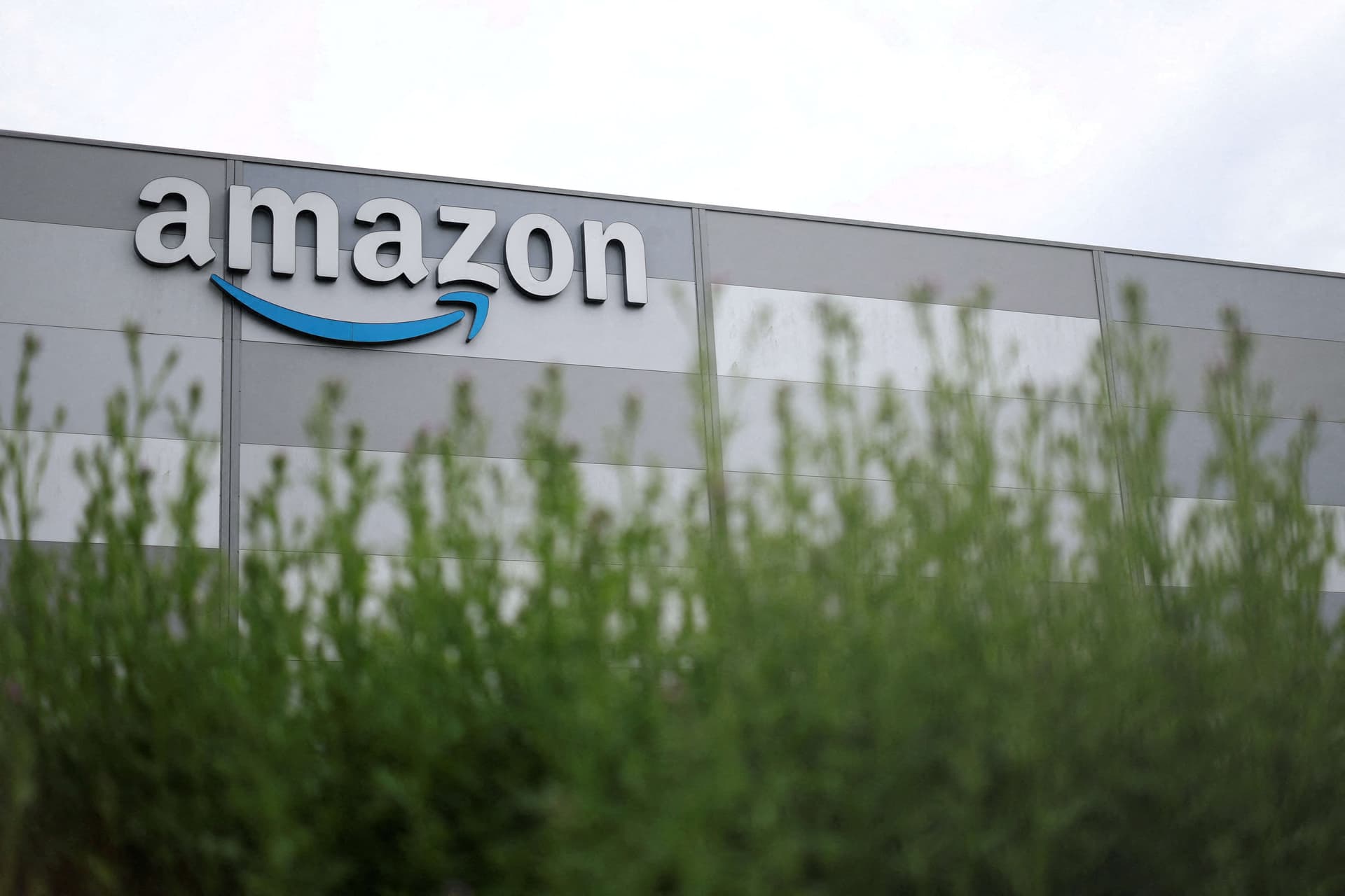 Amazon enters AI safety fray, calls for "rigorous testing," safeguards