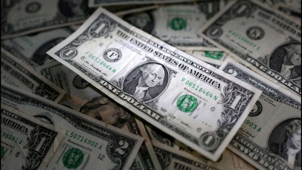Dollar dips as oil eases, yen jumps on Japan remarks