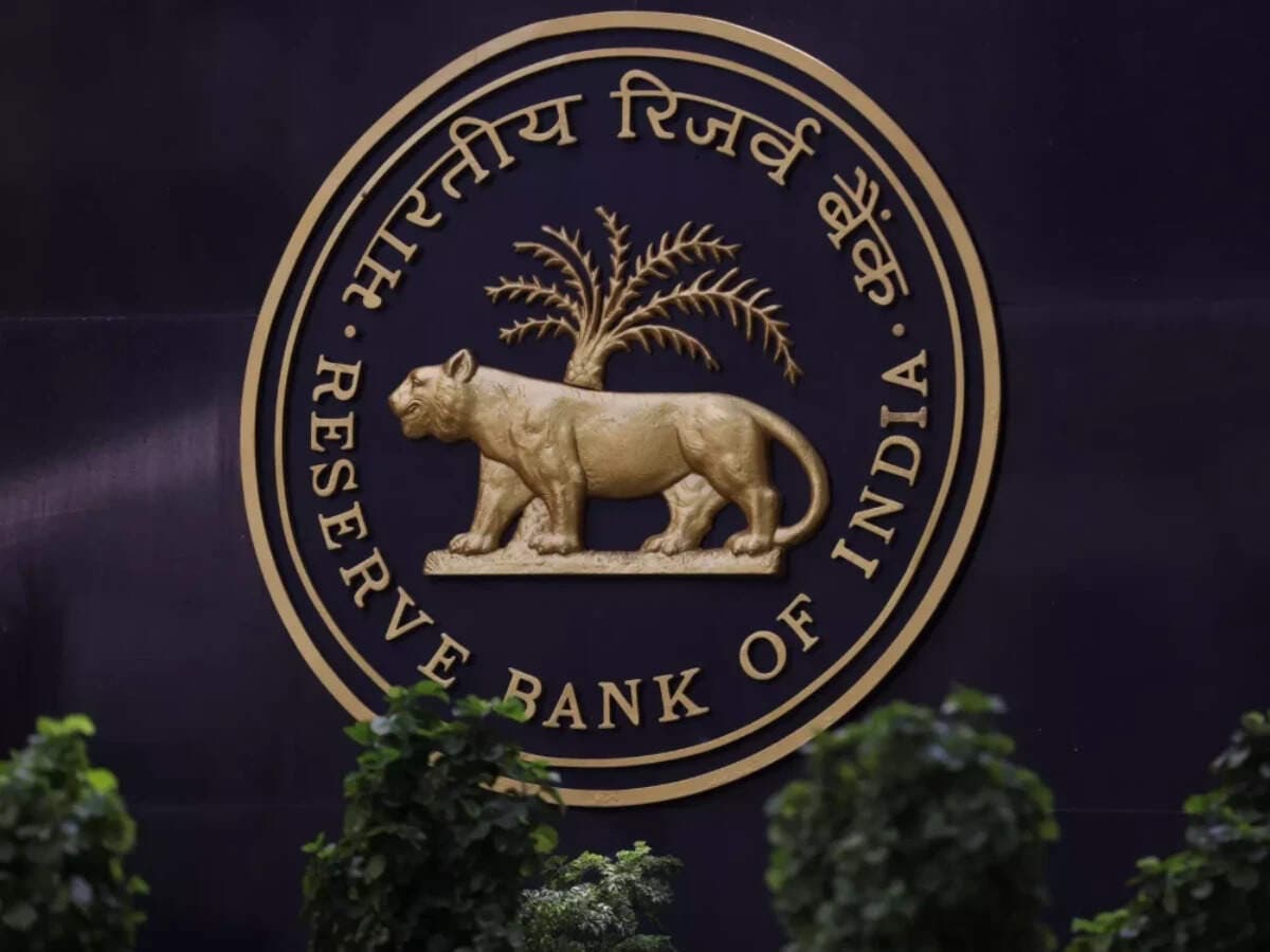 RBI net short forward position rises to $200 b