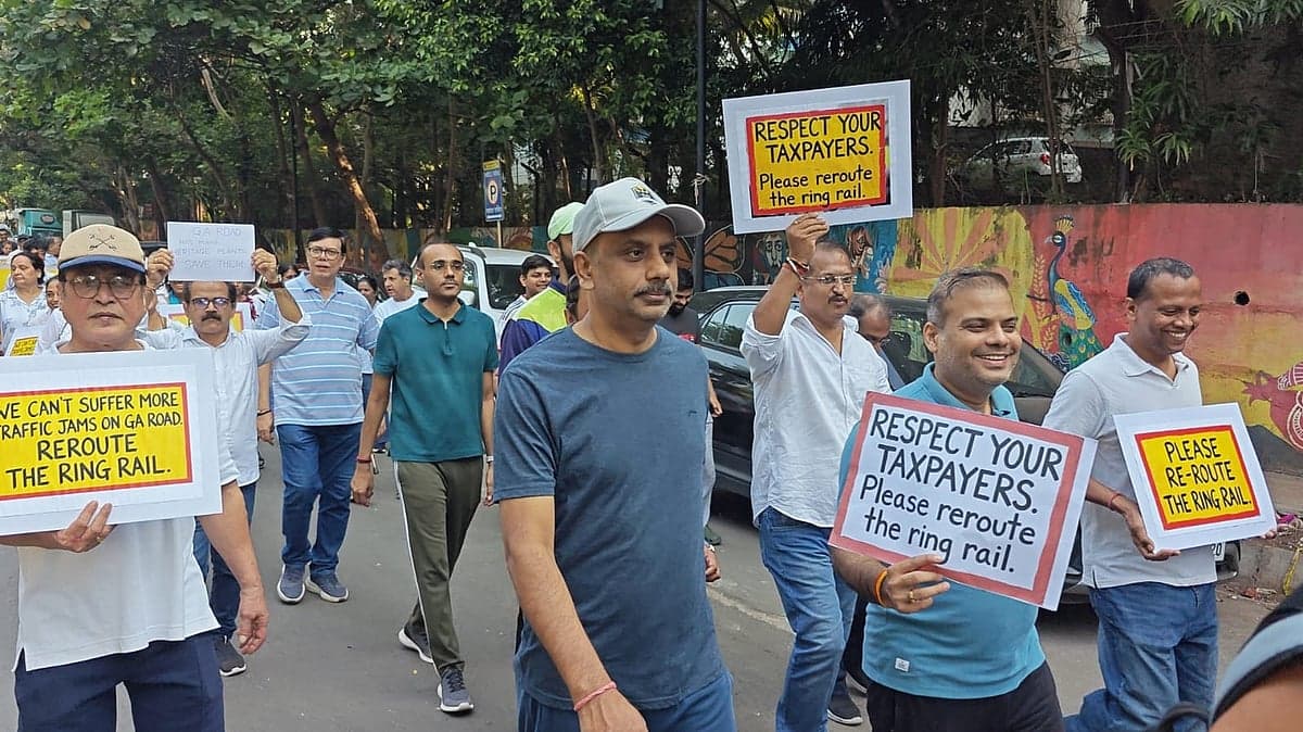 Over 500 Residents Stage ‘Mook Morcha’ Against Ring Metro Route, Demand Rerouting From Nath Pai Road