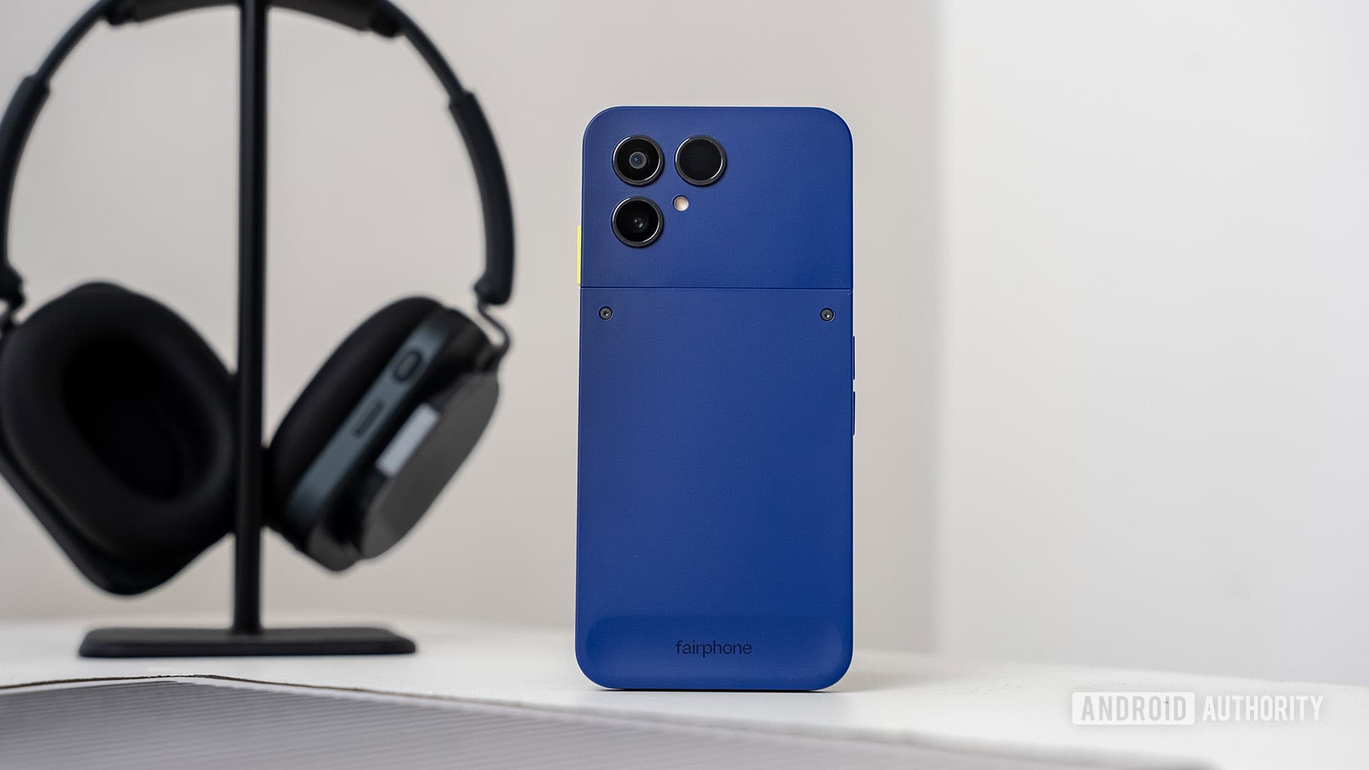 This repairable Android phone just won over almost everyone