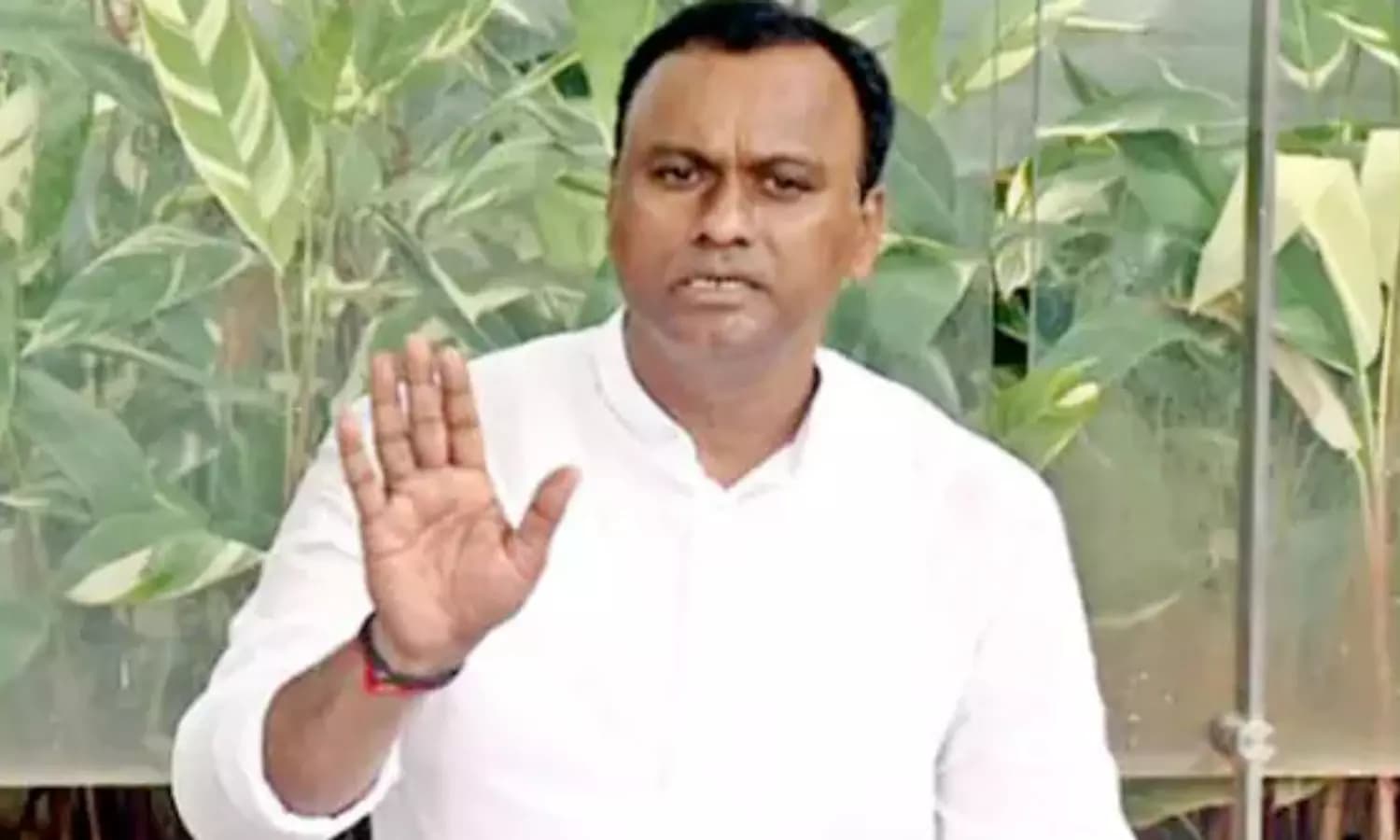 Komatireddy : వైఎస్ పై కోమటిరెడ్డి సంచలన వ్యాఖ్యలు
