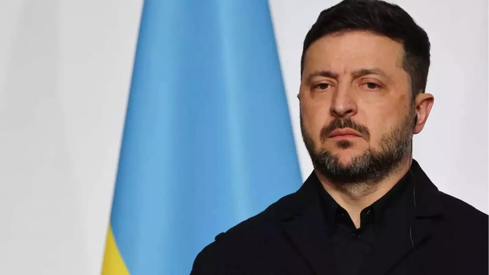 Zelenskyy : జెలెన్‌స్కీ హెచ్చరికలతో విమానయాన సంస్థల అలెర్ట్