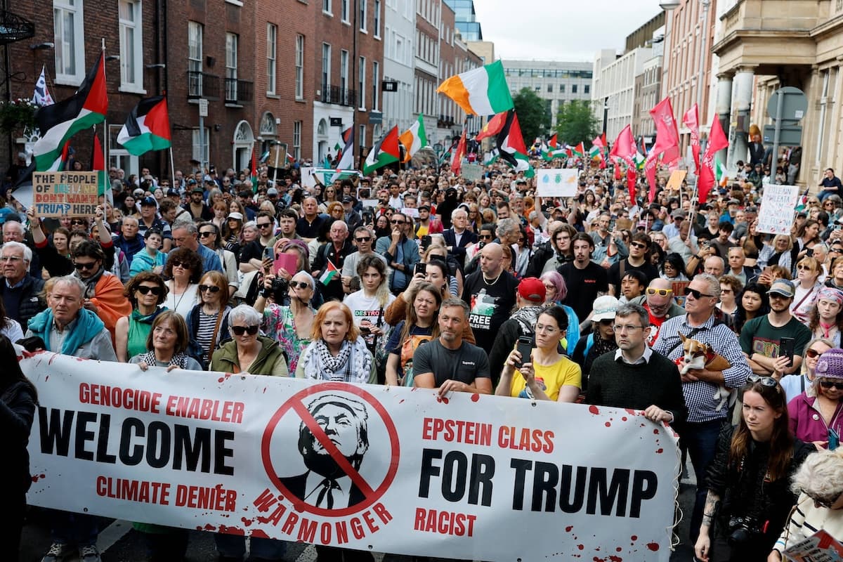 Thousands protest Trump visit to Ireland