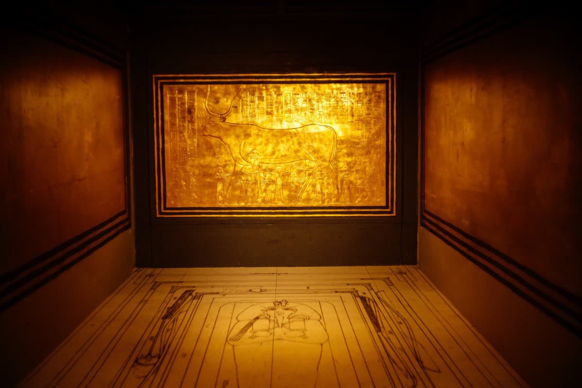 How Tutankhamun’s tomb may hide a bigger secret ... Queen Nefertiti