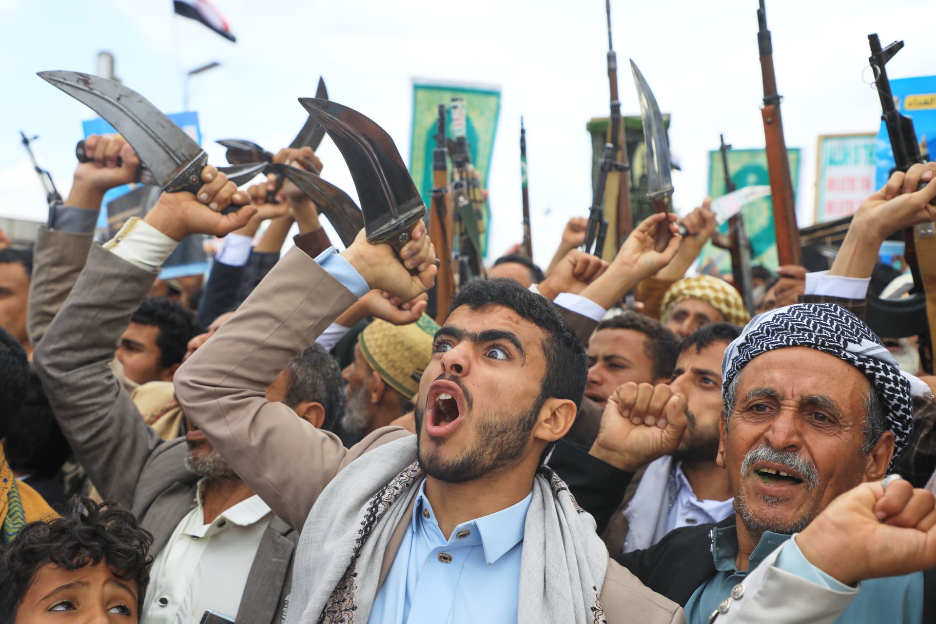 Houthi missile hits Yemen government base in Lahj as mountain battles intensify