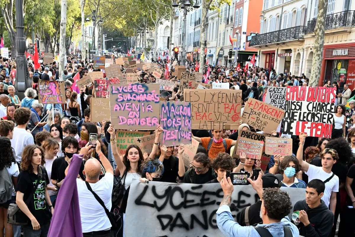 LATEST: French high schools to remain closed as 250,000 join protests