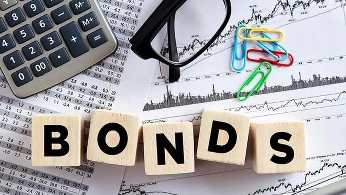 Indian bonds battered by global debt rout, oil rally