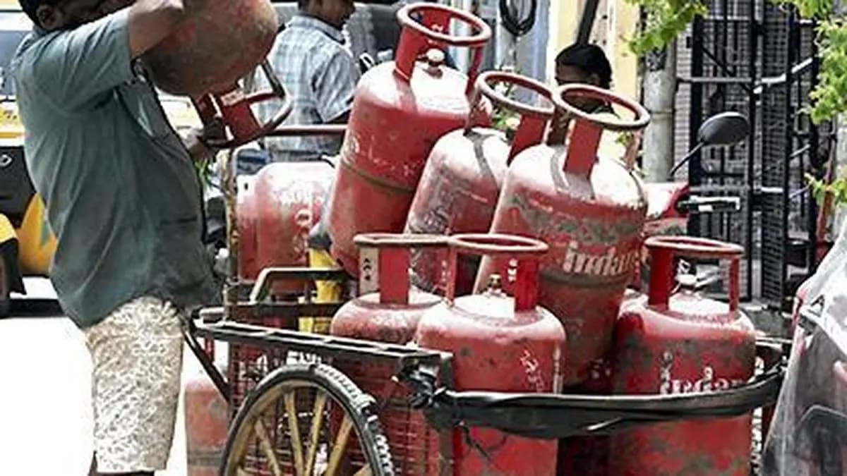 Government scraps 45-day rural LPG booking gap, uniform 25-day interval now in force