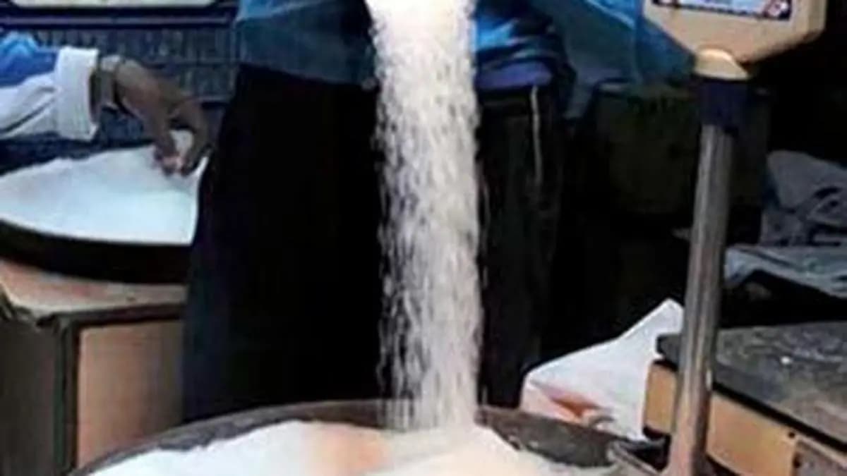 Retail, wholesale Indian sugar prices drop further