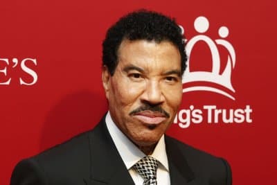 Reports: Lionel Richie checks into hospital after St. Louis show