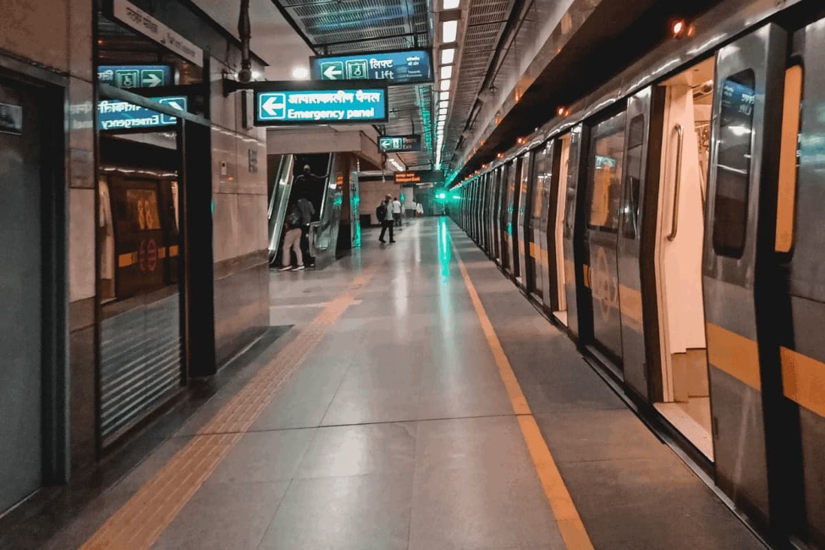 Reel Gone Too Far? DMRC Warns Influencers Against Gluing Phones To Moving Metro Windows