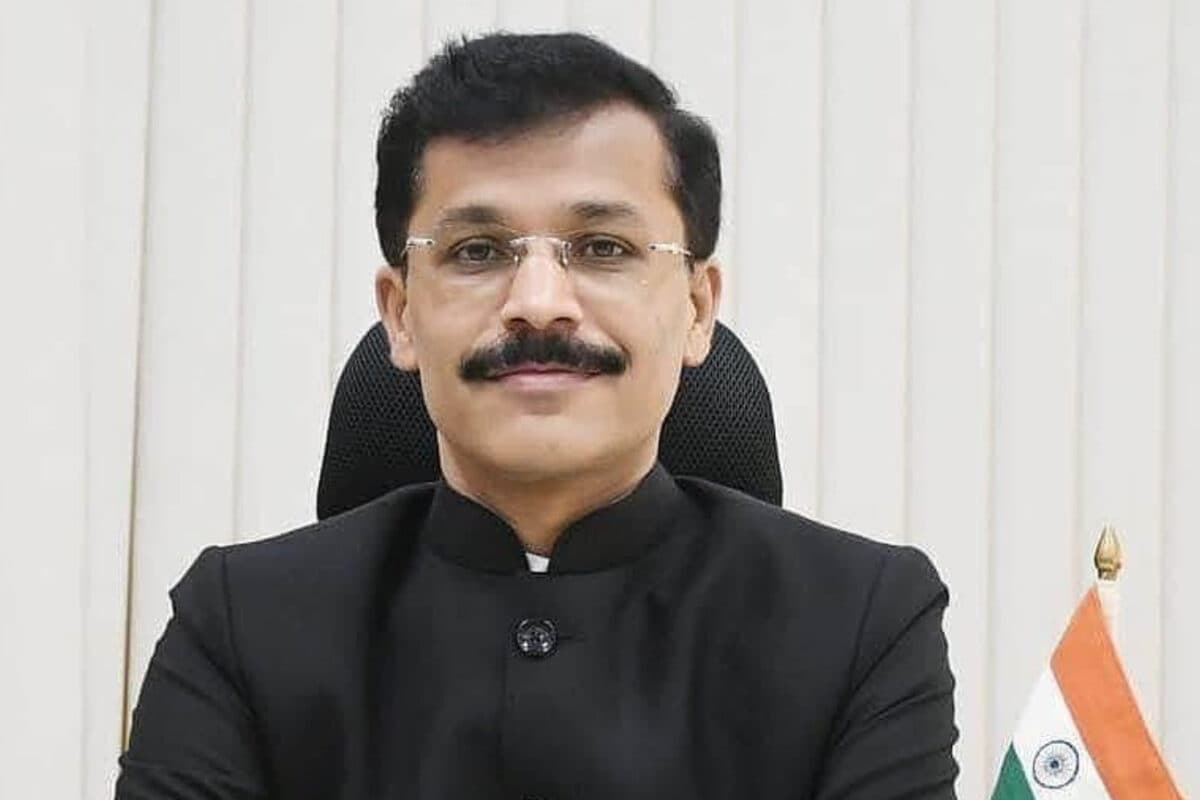 Cockroach Infestation, Spoiled Vegetables: Tukaram Mundhe Cracks Down On 3 Food Establishments