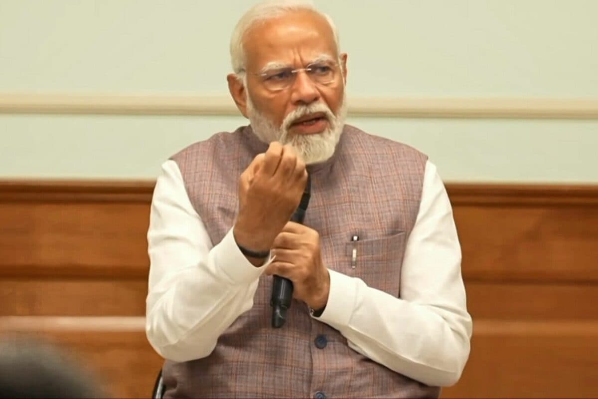 PM Modi Takes A 'Jhooth Ki Goonj' Swipe At Rahul Gandhi On GDP Numbers: 'Those Mired In Despair...'