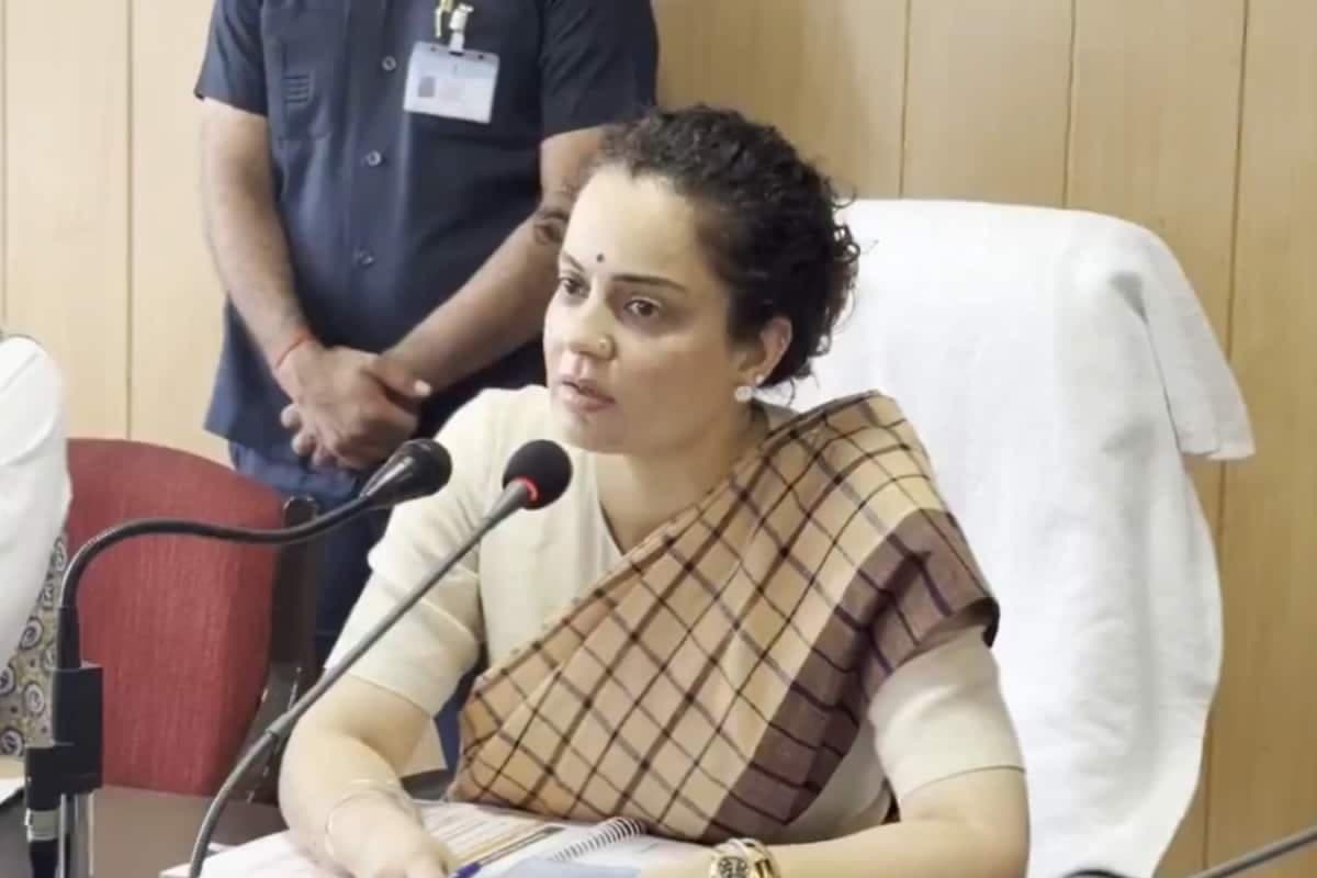 'Get The Bl***y Job Done': Mandi MP Kangana Ranaut Schools Babus Over Unspent MPLAD Funds | Video