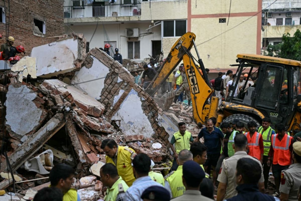 Delhi Building Collapse: 5 Dead In Satyaniketan, 20-25 Feared Trapped; FIR Against PG Owner