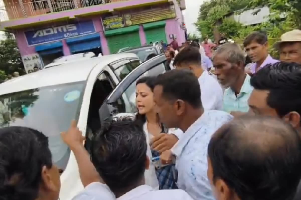'Go Back', 'Chor, Chor' Slogans Greet TMC MP Mahua Moitra In Bengal's Nadia