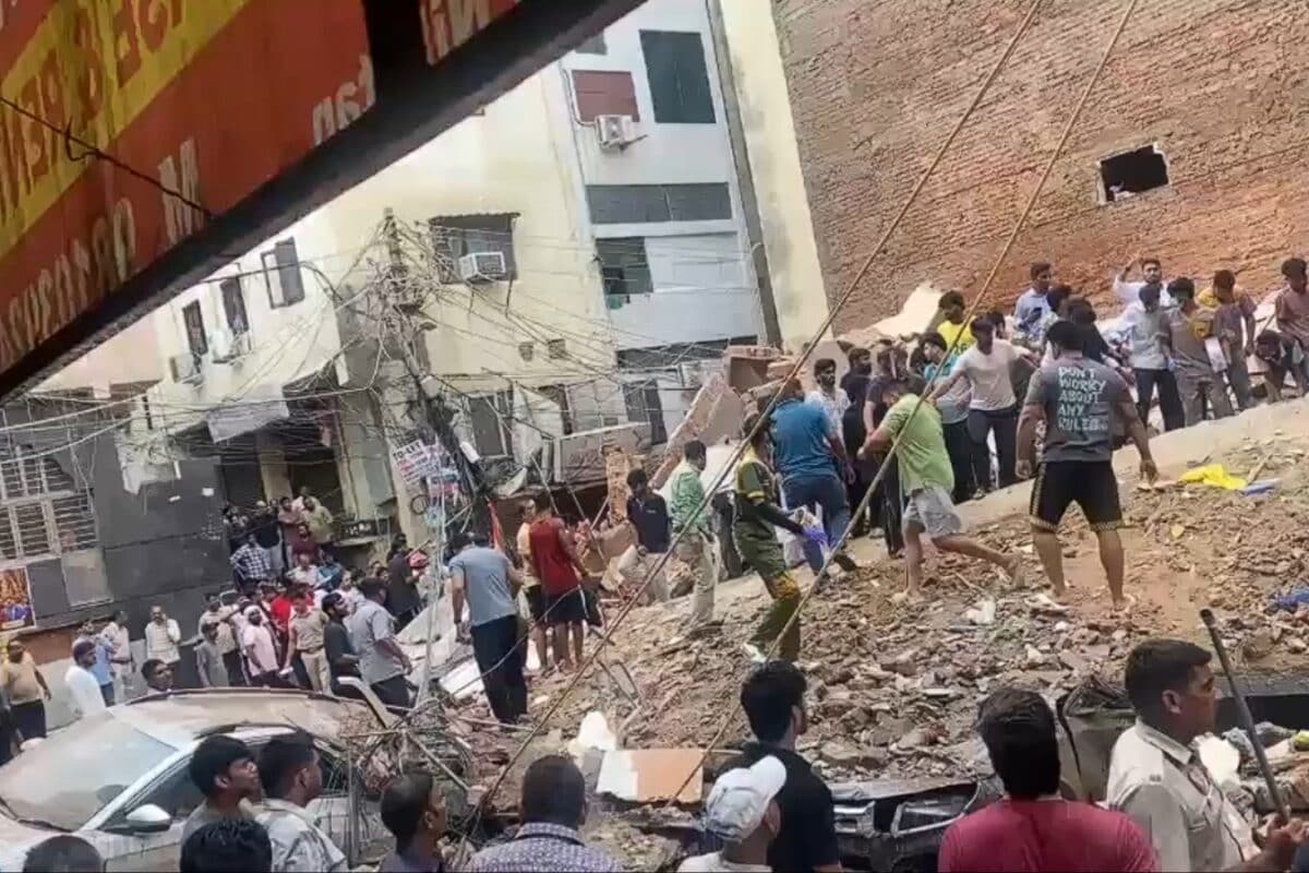 Delhi Satya Niketan Building Collapse: Cracks, No Emergency Exit; MCD Flags Lapses, Adjoining Structure Evacuated