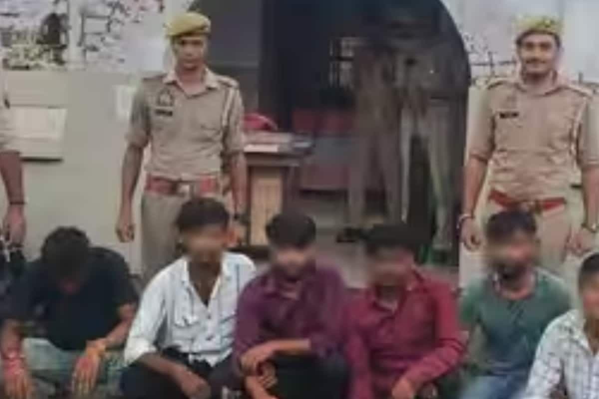 UP Police Make 6 Men Apologise After Man’s Skullcap Snatched During Procession