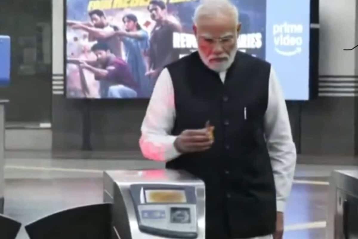PM Modi Takes Delhi Metro To SRCC, Chats With Students, Citizens Before Address | Watch