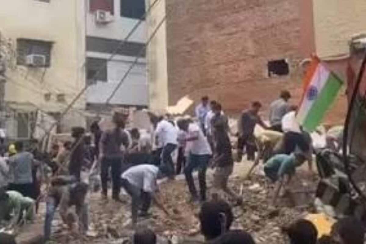 Delhi Building Collapse: Locals Order Oxygen Cylinders From Blinkit For Trapped Students
