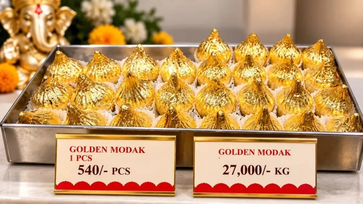 గణపయ్యకు బంగారు మోదకాలు.. కిలో రూ.27 వేలు, అయినా తగ్గని భక్తులు!
