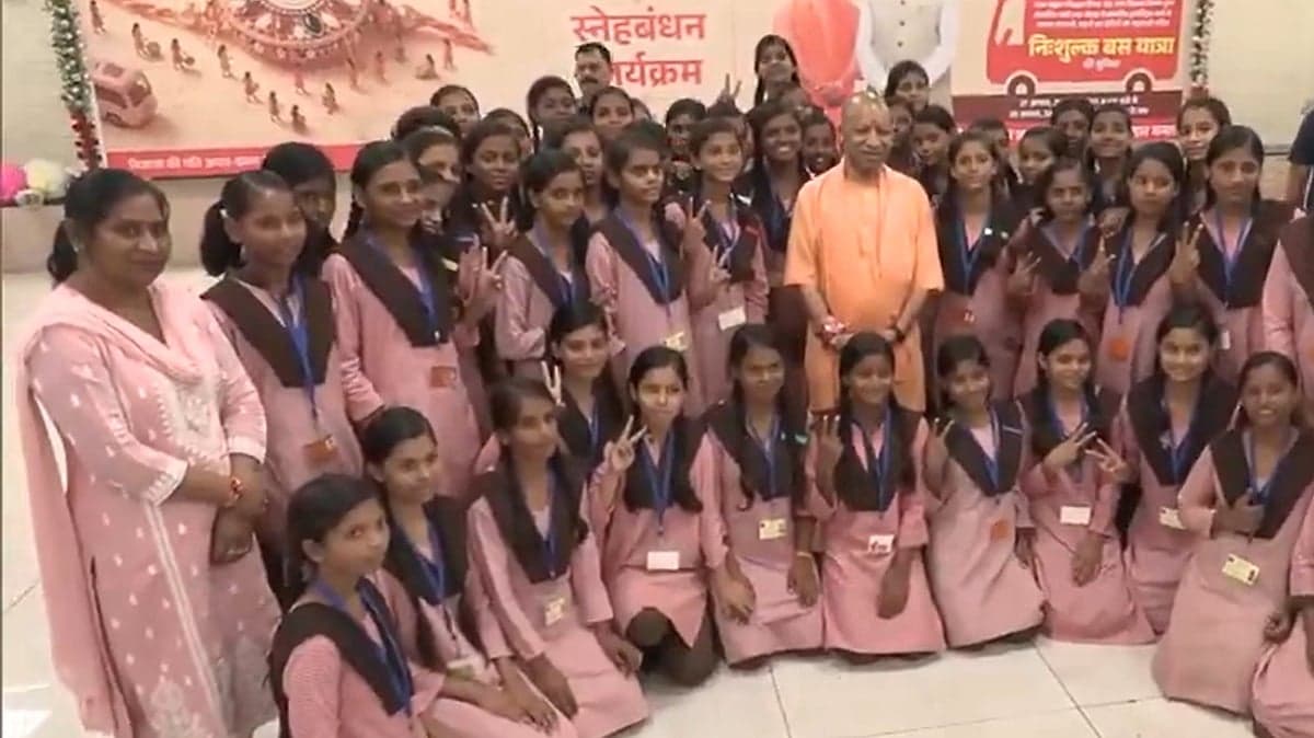 Raksha Bandhan: CM Yogi Adityanath Celebrates 'Bitiya Aur Bahna' Sneh Bandhan With Schoolgirls In Lucknow