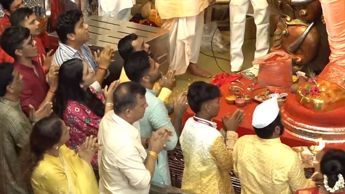 Suryakumar Yadav Visits Lalbaugcha Raja, Recalls World Cup Wishes And Prayer For Daughter During Ganeshotsav | Watch