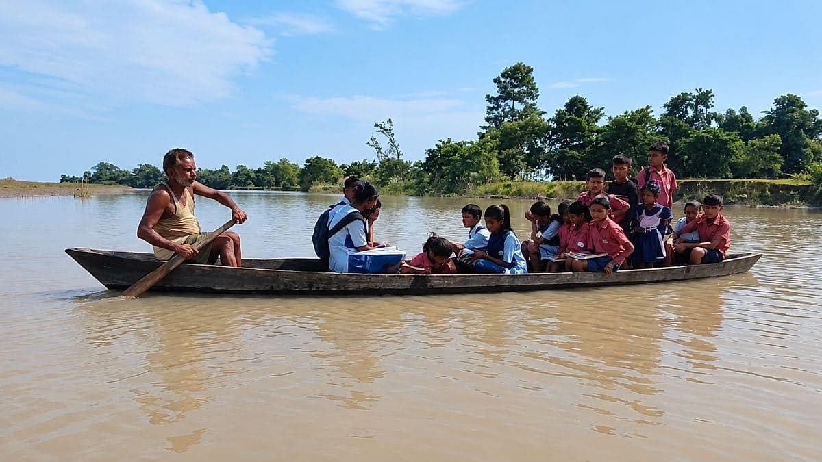Assam's Dhemaji Schoolchildren Risk Lives On Boats To Cross Lali River & Buri Sauti As Villagers Demand Permanent Bridge | Watch