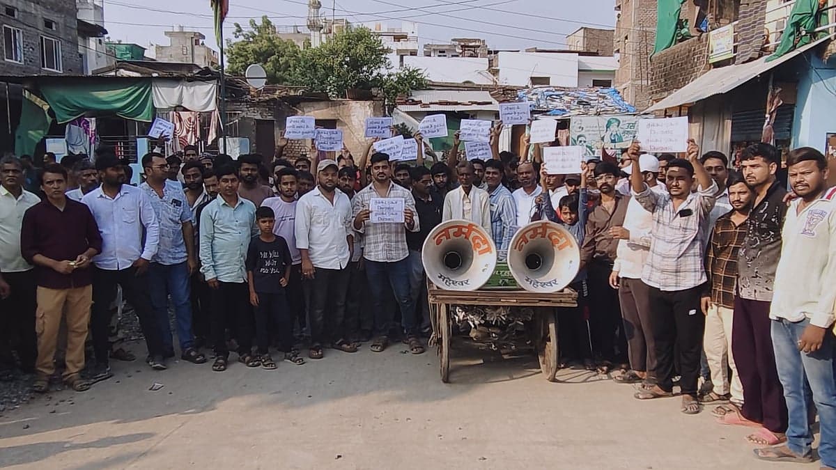 Hundreds Of Weavers Rally To Protect 250-Year-Old Maheshwari Saree Tradition In MP’s Maheshwar
