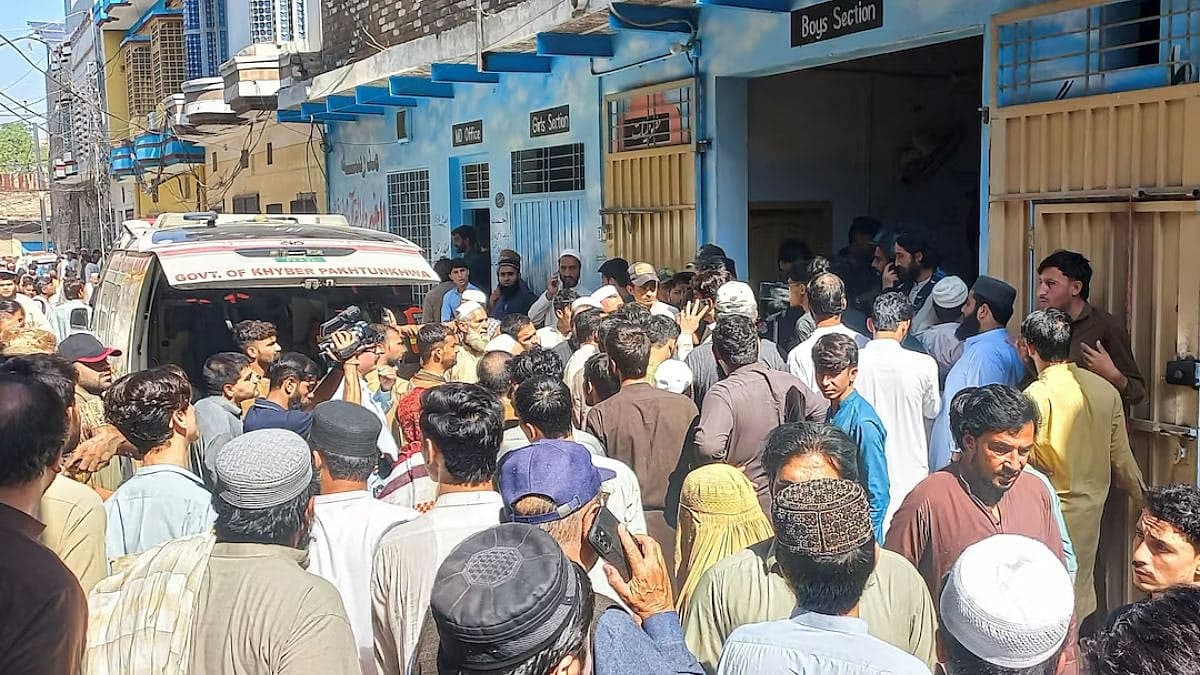 Pakistan School Roof Collapse: Death Toll Rises To 28 In Peshawar, Rescue Teams Search Rubble For Trapped Children | Video