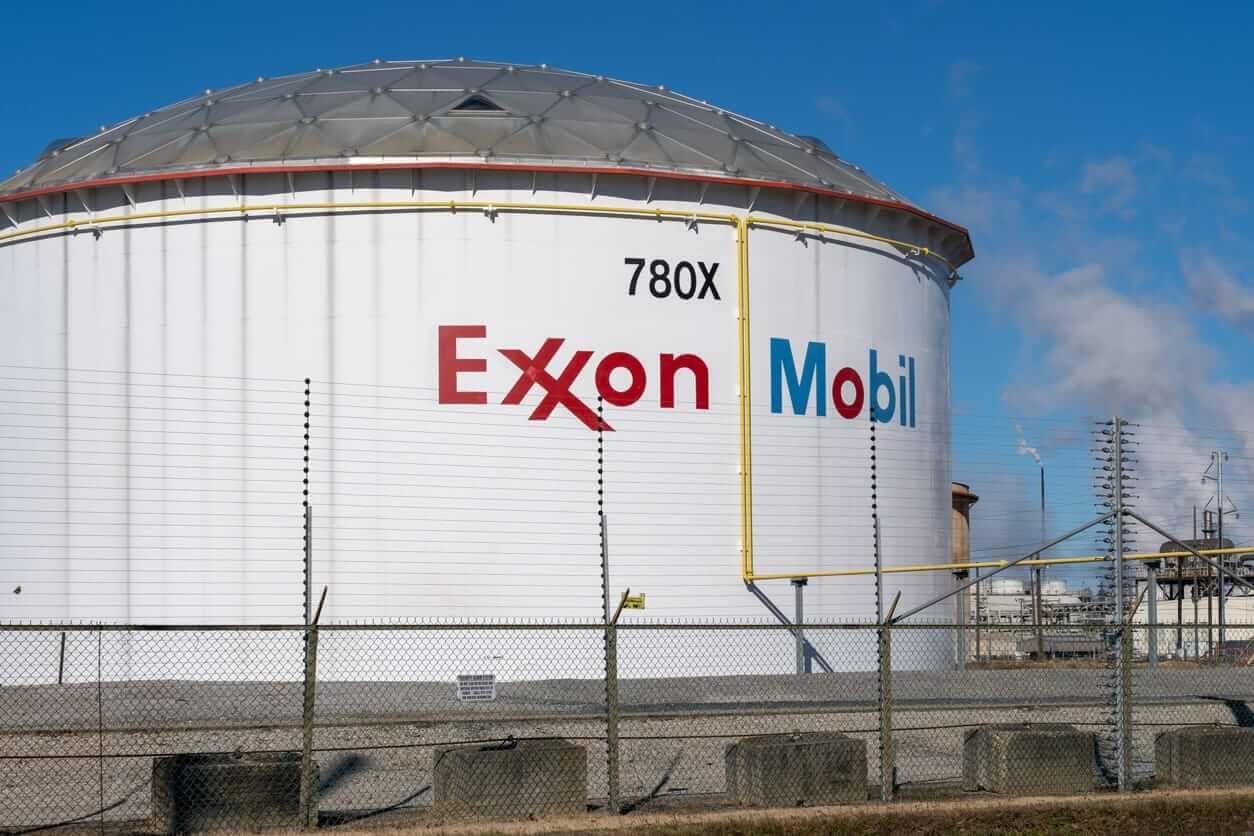 ExxonMobil Stock: Is XOM Underperforming the Energy Sector?