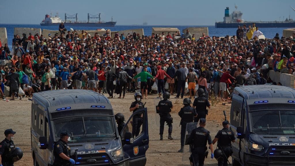 Spanish report flags Moroccan police's 'total permissiveness' in Ceuta migrant rush