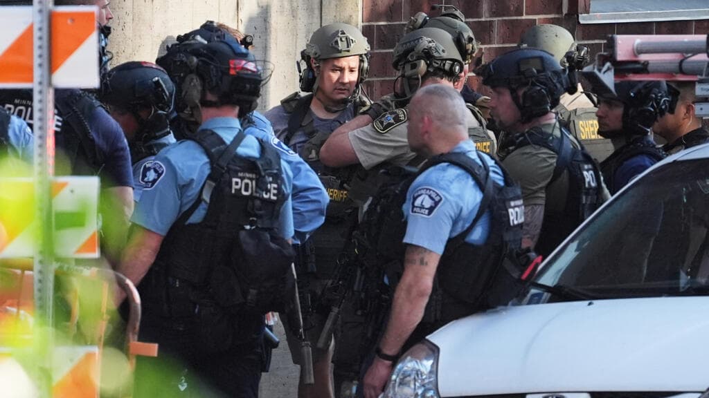 Minneapolis apartment shooting leaves one dead, six injured