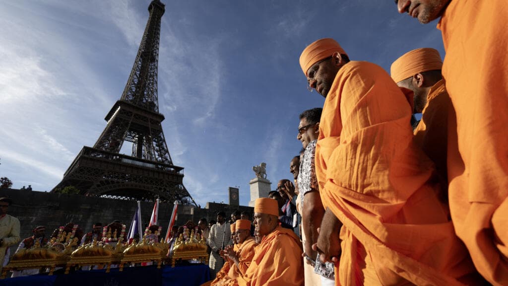Strike closes Eiffel Tower over exclusion of female staff for Hindu group's visit