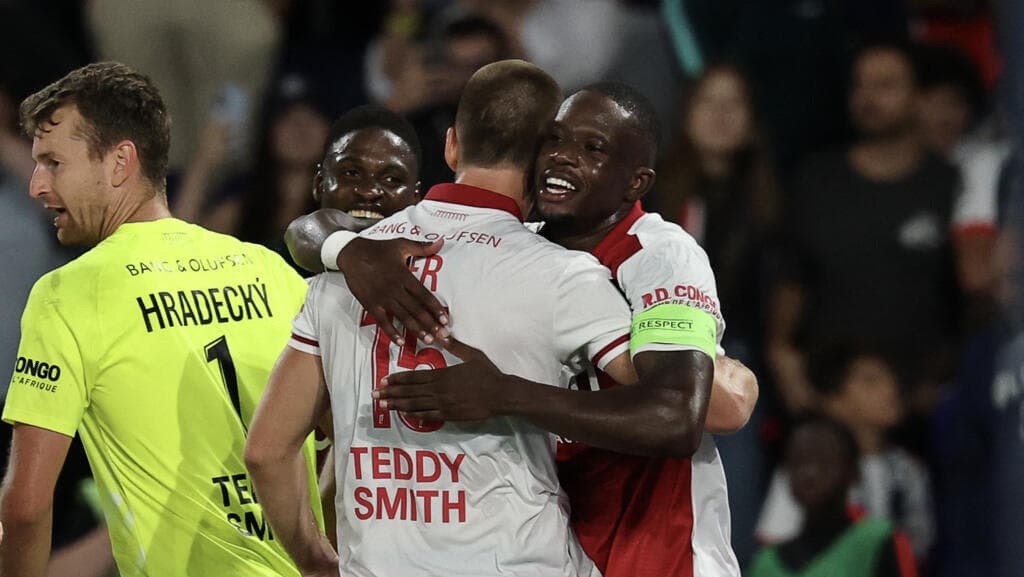 Monaco rally to edge winless PSG and reclaim top spot