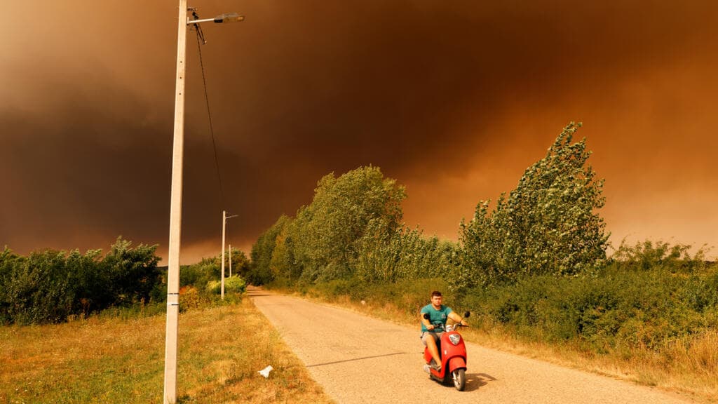 Wildfires, heatwaves threaten global air quality and health, UN warns
