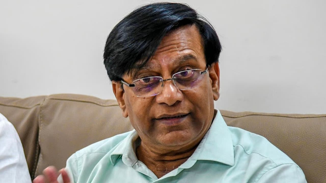 Basavaraj Rayareddi ಇಸ್ಲಾಂ ಹೊಗಳಿದ ರಾಯರೆಡ್ಡಿಗೆ ಮುಸ್ಲಿಂ ಪೋಷಾಕು! ಹಜ್ ಯಾತ್ರೆಗೆ ದೇಣಿಗೆ ಅಭಿಯಾನಕ್ಕೆ ಮುಂದಾದ ಕಾರ್ಯಕರ್ತರು!
