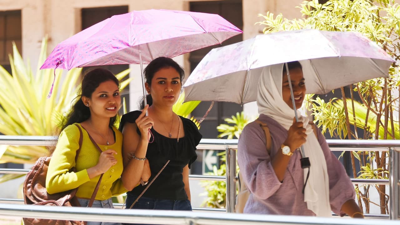 ತೀವ್ರ ಬಿಸಿಲಿನಿಂದ ಬೆಂಗಳೂರು ಸೇರಿ ರಾಜ್ಯದಲ್ಲಿ 5 ಡಿಗ್ರಿ ತಾಪಮಾನ ಏರಿಕೆ, ಮುಂದಿನ ವಾರ 37° ಡಿಗ್ರಿ