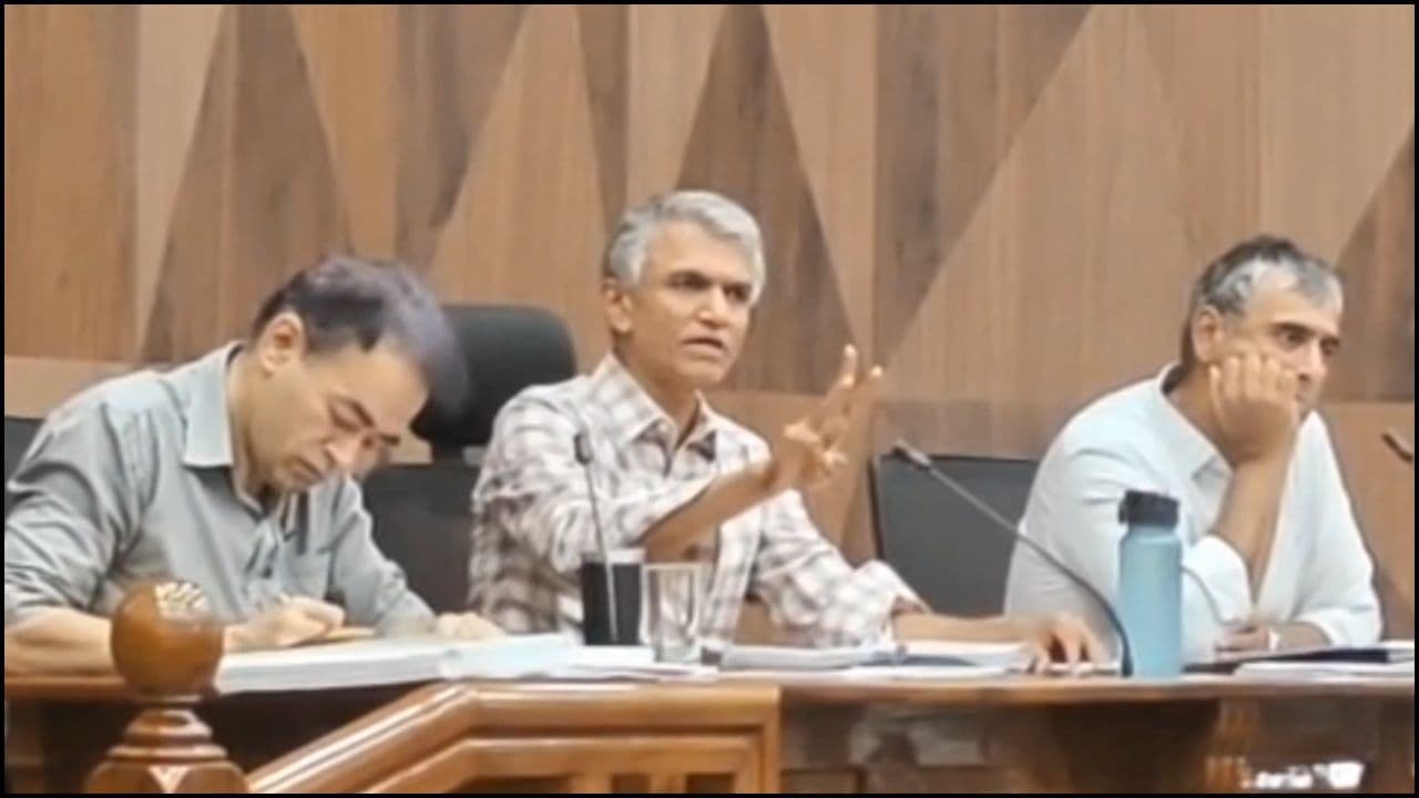 Bengaluru: ಸಚಿವ ವಾರ್ನಿಂಗ್ ಬಳಿಕವೂ 222ರಲ್ಲಿ ಕೆಲಸ ಮಾಡದ 140 ಬೀದಿ ದೀಪ, ಪಾಲಿಕೆ ಇಂಜಿನಿಯರ್ ಅಮಾನತು
