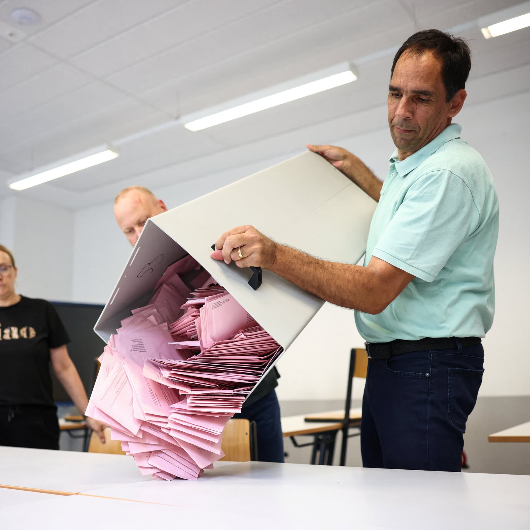 Live Updates: Germany’s Far Right Eyes Breakthrough in Regional Election