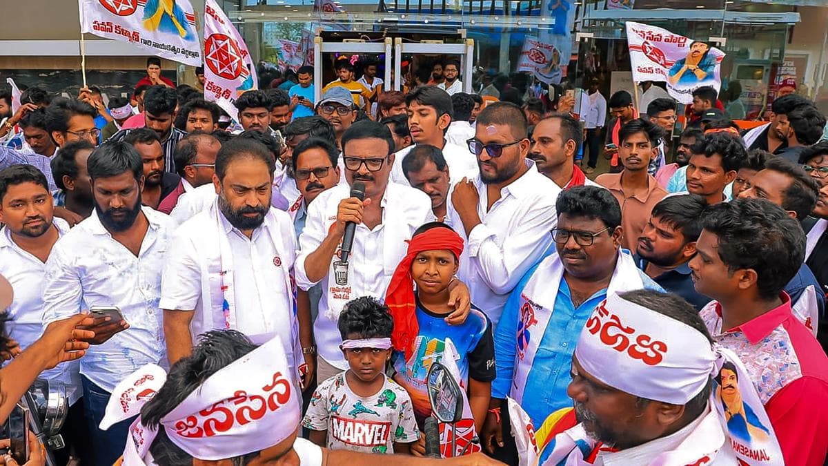 Fans, JSP workers celebrate Pawan’s birthday across Ongole, Nellore