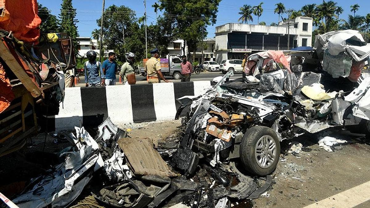 Thrissur road accident: T.N. Minister visits Kaipamangalam crash site, promises support for victims’ families