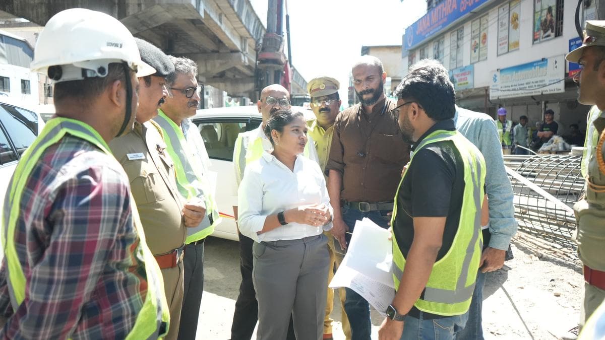Collector asks KMRL, MVD to resolve traffic woes along metro worksites